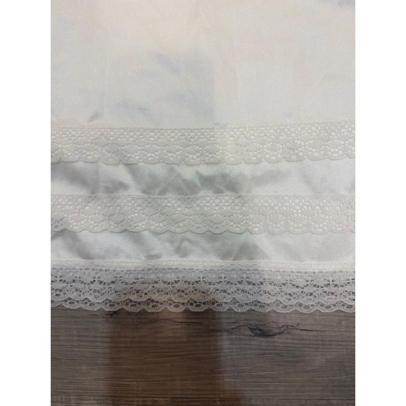 VTG Patricia Lingerie Ivory Lace Half Slip – Made in Canada – Size Small - Picture 2 of 3